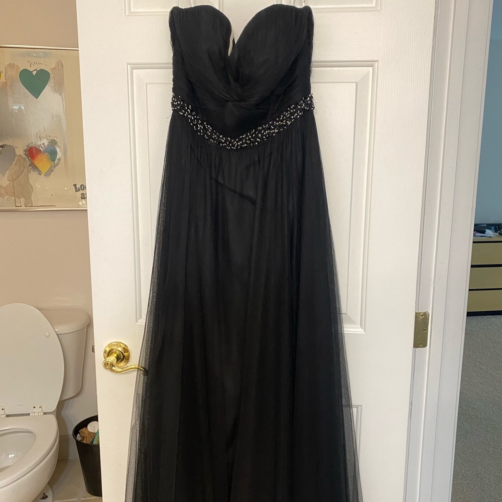 Black Belsoie prom dress